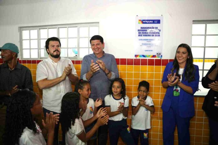 Simão entrega escola municipal em Nova Descoberta ampliada e reformada