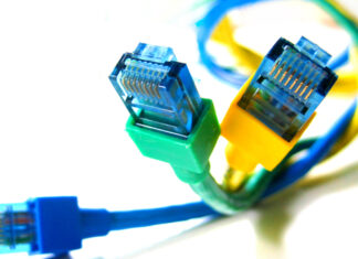 De cada 100 brasileiros, 87 usavam internet em 2022, aponta IBGE