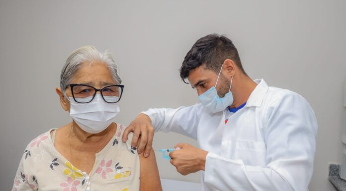 Secretaria de Saúde de Petrolina oferece segunda dose da vacina bivalente contra a Covid-19
