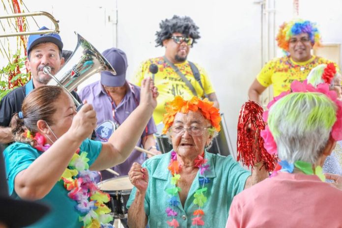 Carnaval Casa Geriátrica (2)_Easy-Resize.com