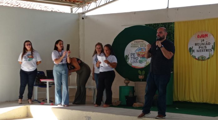 Prefeitura de Petrolina orienta famílias de estudantes sobre a importância em manter a frequência escolar