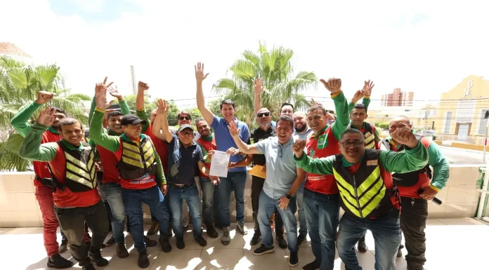Simão Durando sanciona pacote de medidas para ajudar mototaxistas