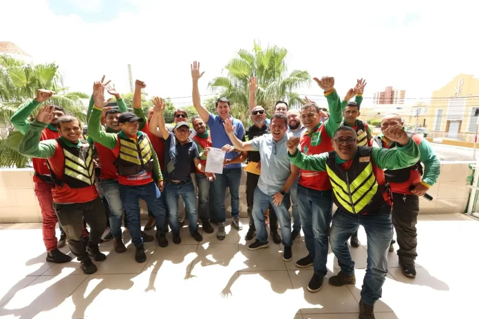 Simão Durando sanciona pacote de medidas para ajudar mototaxistas