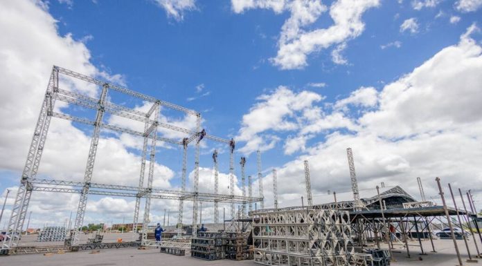 Estrutura do São João de Petrolina começa a ser erguida no Pátio Ana das Carrancas