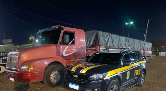 PRF recupera caminhão furtado dias antes em Juazeiro (BA)