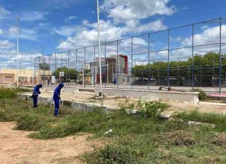 Prefeitura leva mutirão de limpeza a espaços públicos do bairro Cosme e Damião