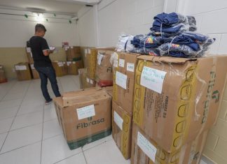 Prefeitura de Petrolina recebe novo lote de fardamento escolar com cerca de 44 mil peças