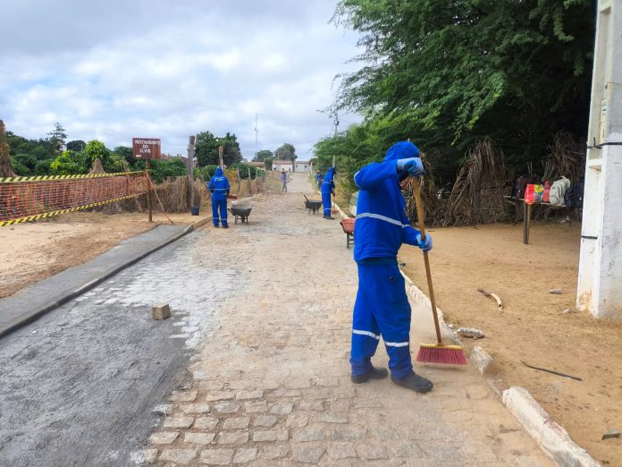 Prefeitura leva mutirão de serviços à Ilha do Massangano nos preparativos da festa do padroeiro