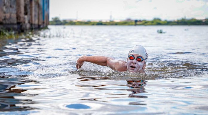 Travessia das Sereias em Juazeiro atrai nadadoras de várias cidades do Nordeste