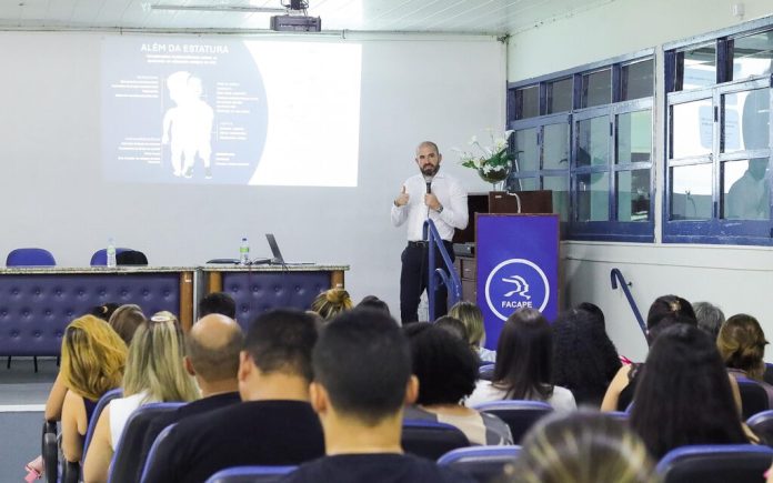 Prefeitura capacita profissionais da rede pública sobre doenças genéticas raras em Petrolina