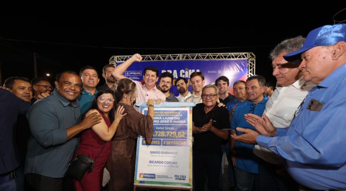 Simão Durando entrega nova feira do bairro José e Maria à população em Petrolina