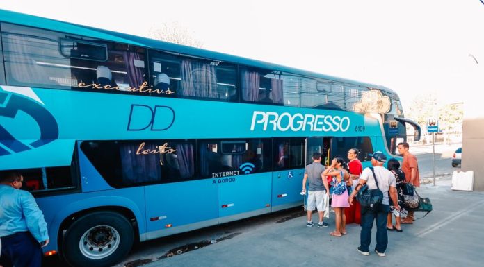 Novo ônibus TFD traz mais conforto para pacientes de Petrolina que fazem tratamento em outra cidade