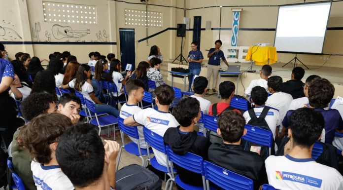 Petrolina oferece aulão dinâmico para alunos do 9º ano de escolas da rede