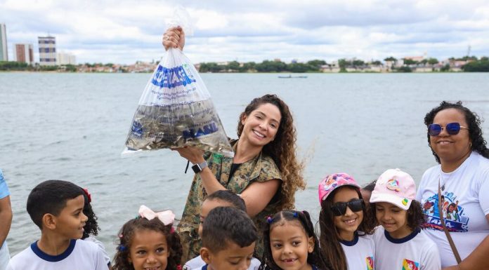 Rio São Francisco recebe mais de 50 mil peixes em iniciativa promovida pela Prefeitura