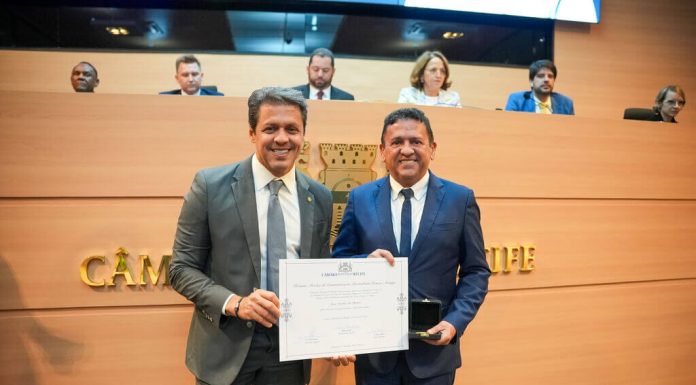 Jornalista Carlos Britto é homenageado no Recife com o Prêmio Graça Araújo de Comunicação Jornalista Carlos Britto é homenageado no Recife com o Prêmio Graça Araújo de Comunicação