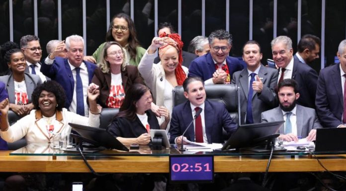 Câmara aprova, em dois turnos, a PEC pelo fim da escala 6×1