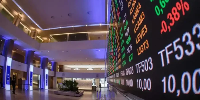 Bolsa cai mais de 2% e atinge menor nível desde o fim de março