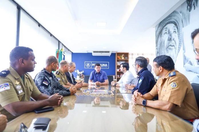 Prefeito Simão Durando reúne forças de segurança e reforça planejamento Prefeito Simão Durando reúne forças de segurança e reforça planejamento para o São João de Petrolina