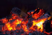 Fumaça, brasas e fogos de artifício: oftalmologista alerta para riscos de lesões oculares nas festas juninas