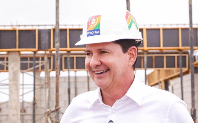 Prefeito Simão anuncia recapeamento de 16 ruas da Cohab Massangano Prefeito Simão anuncia recapeamento de 16 ruas da Cohab Massangano
