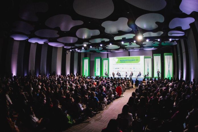 Secretários de Educação do Pernambuco participam de seminário nacional que Secretários de Educação do Pernambuco participam de seminário nacional que debate os caminhos da alfabetização no Brasil