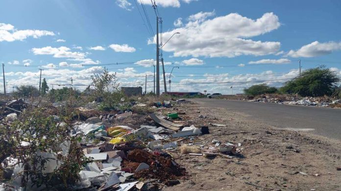 Fiscalização contra o descarte irregular de lixo é intensificada no Distrito Industrial de Petrolina