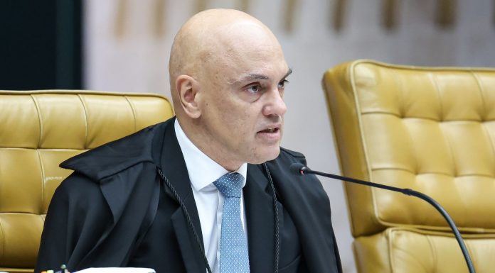 Moraes dá 48 horas para Bolsonaro informar se autorizou vídeo com IA