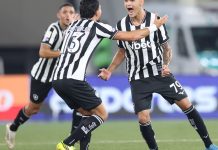 Com gol no último lance, Botafogo bate Santos na volta do Brasileirão