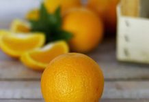 Por que o Brasil exporta suco, mas não laranja de mesa