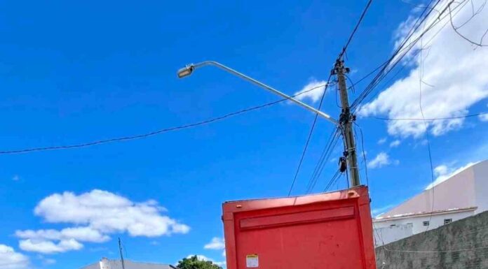 Petrolina + Limpa: Abandonar reboques e carrocerias pode gerar multa e remoção do equipamento Petrolina + Limpa: Abandonar reboques e carrocerias pode gerar multa e remoção do equipamento