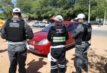 Petrolina reforça fiscalização contra estacionamento irregular em canteiros Petrolina reforça fiscalização contra estacionamento irregular em canteiros
