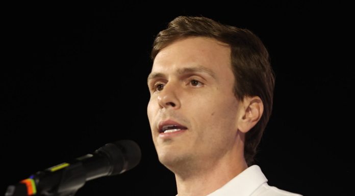 Miguel Coelho anuncia candidatura à Câmara Federal e reforça palanque de Raquel Lyra em Pernambuco