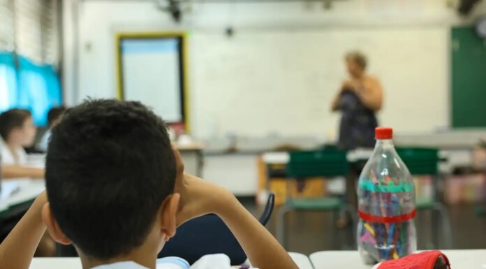 Valor por aluno investido no Brasil é 1/3 do gasto nos países da OCDE