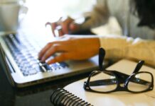 Programa oferece cursos gratuitos sobre IA para professores Programa oferece cursos gratuitos sobre IA para professores