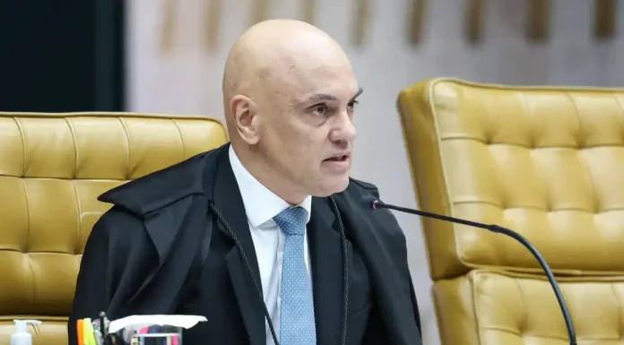 Moraes determina emissão de mandado de prisão contra Eduardo Bolsonaro Moraes determina emissão de mandado de prisão contra Eduardo Bolsonaro