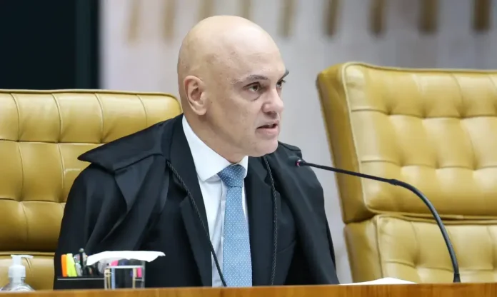 Moraes determina emissão de mandado de prisão contra Eduardo Bolsonaro Moraes determina emissão de mandado de prisão contra Eduardo Bolsonaro
