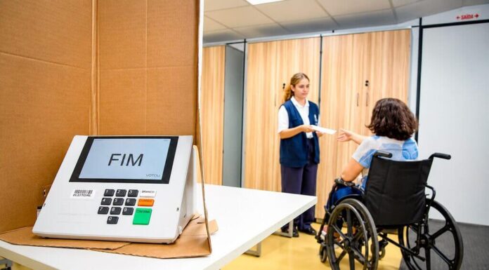 Recorde de eleitores com deficiência amplia desafio da acessibilidade na urna Recorde de eleitores com deficiência amplia desafio da acessibilidade na urna