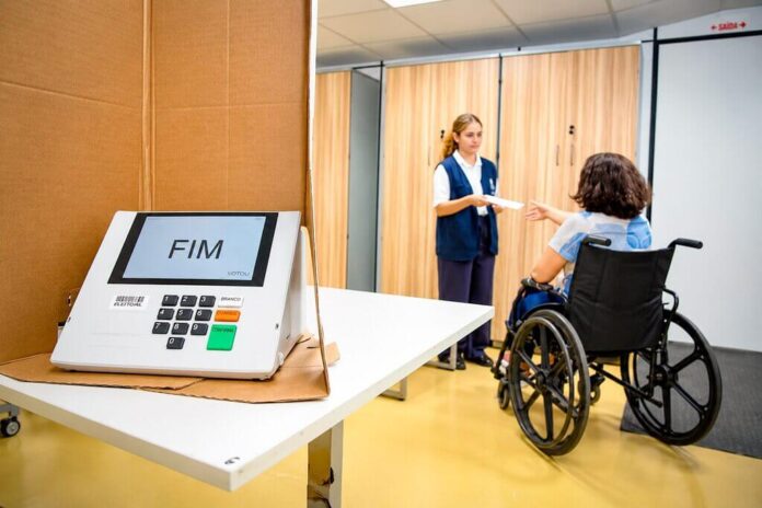 Recorde de eleitores com deficiência amplia desafio da acessibilidade na urna