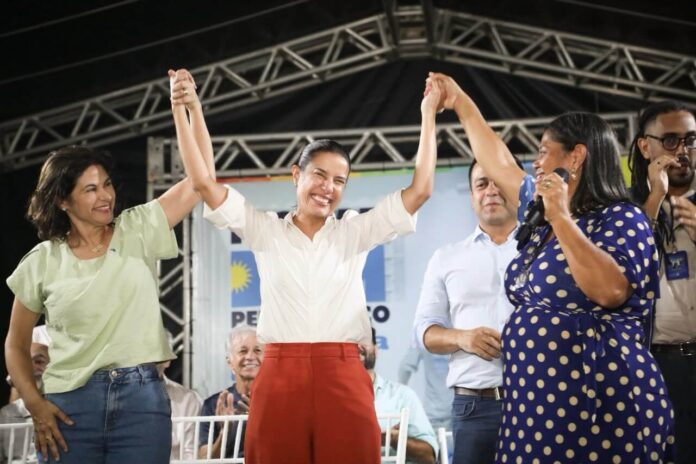 Governadora Raquel Lyra entrega 41 moradias reformadas pelo Programa Morar Governadora Raquel Lyra entrega 41 moradias reformadas pelo Programa Morar Bem na Imbiribeira, no Recife
