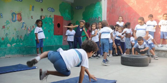 escola_publica_ciep_rio_tania_regoabr.jpg Escolas públicas têm até sábado para regularizar pendências com FNDE
