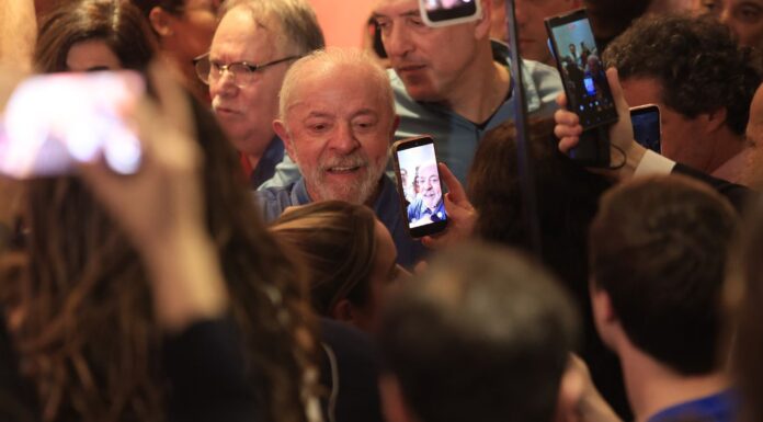 Lula agradece votos e diz que teve de vencer intromissão vinda de fora